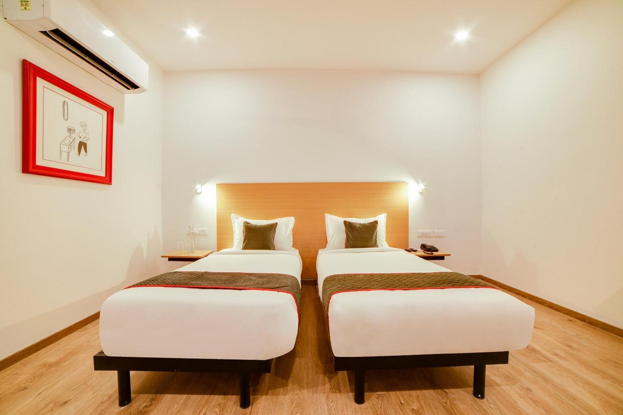 Super Townhouse Hosur Main Road Bommanahalli Near Gopalan Innovation Mall Бангалор Екстериор снимка
