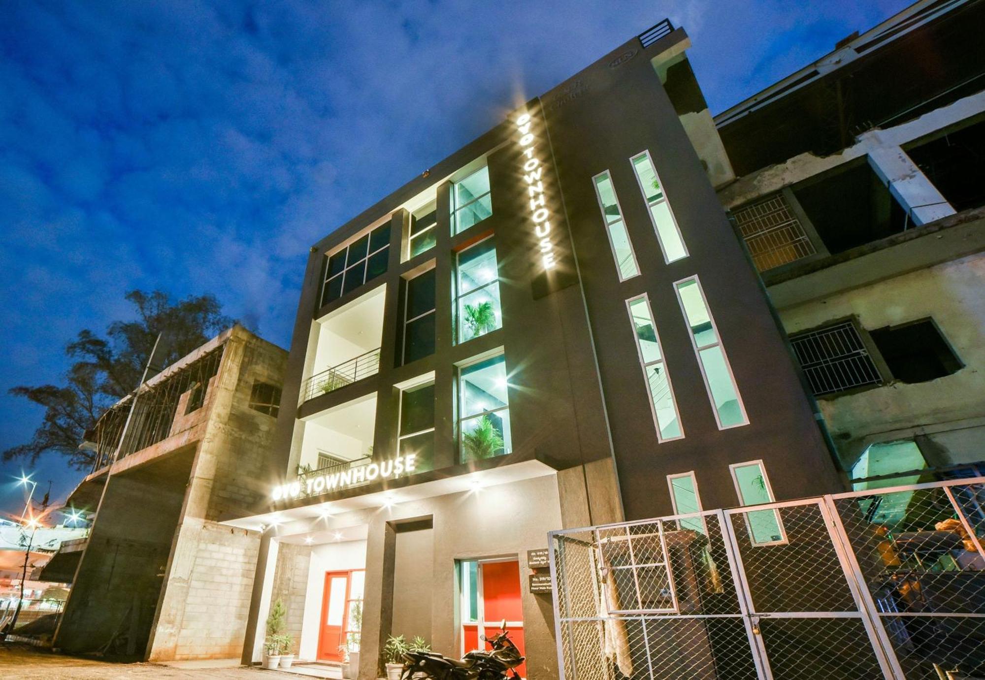Super Townhouse Hosur Main Road Bommanahalli Near Gopalan Innovation Mall Бангалор Екстериор снимка